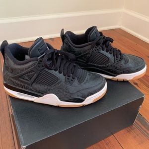 Air Jordan 4 retro size 5.5 Y (size 7 in women’s)